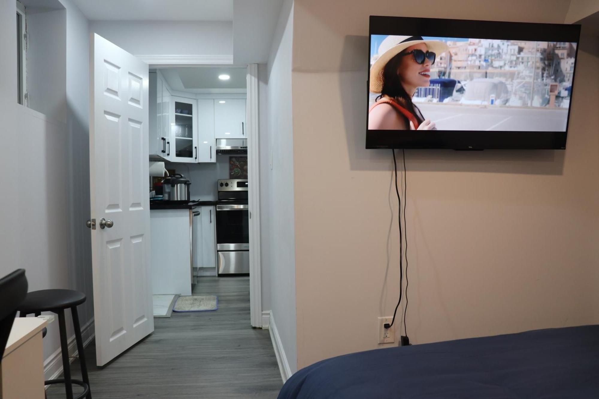 Garden 2 Bedroom Apt - Free Parking Wifi Laundry Workstation Brampton Exterior photo