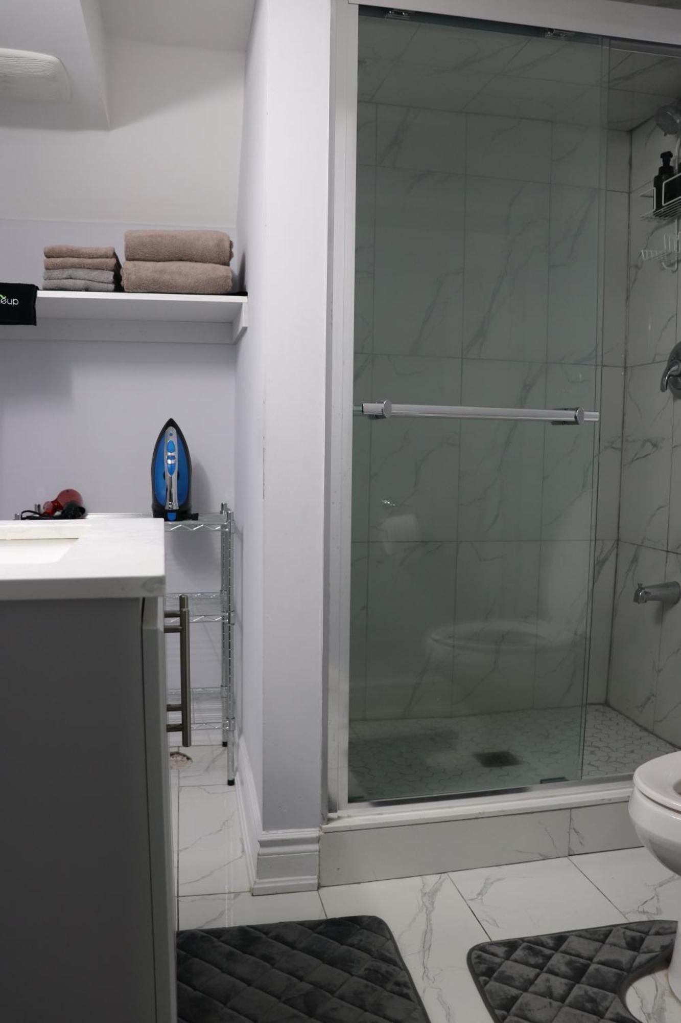 Garden 2 Bedroom Apt - Free Parking Wifi Laundry Workstation Brampton Exterior photo