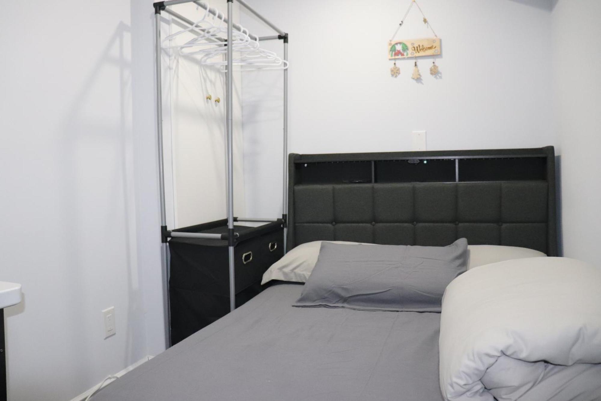 Garden 2 Bedroom Apt - Free Parking Wifi Laundry Workstation Brampton Exterior photo