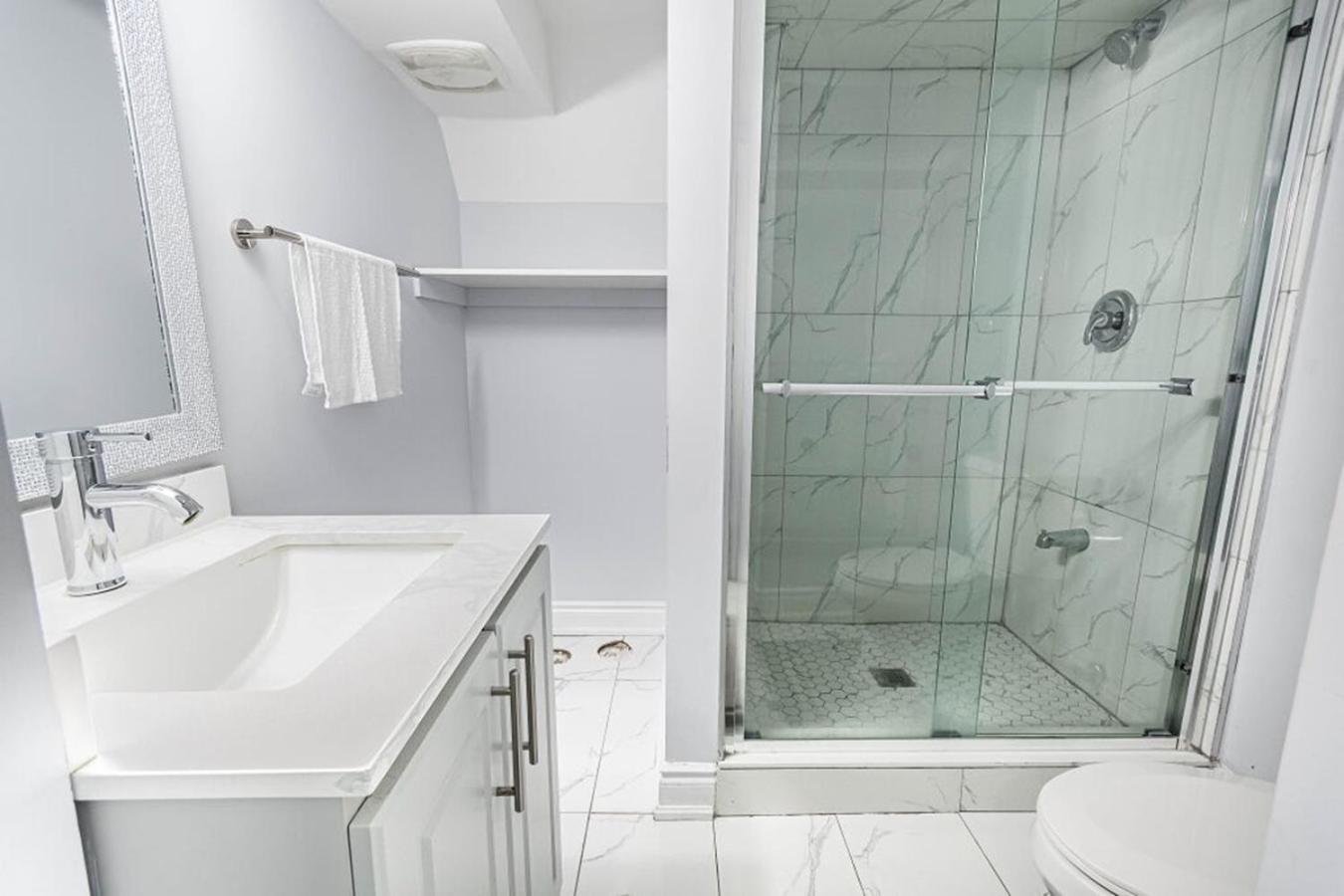 Garden 2 Bedroom Apt - Free Parking Wifi Laundry Workstation Brampton Exterior photo