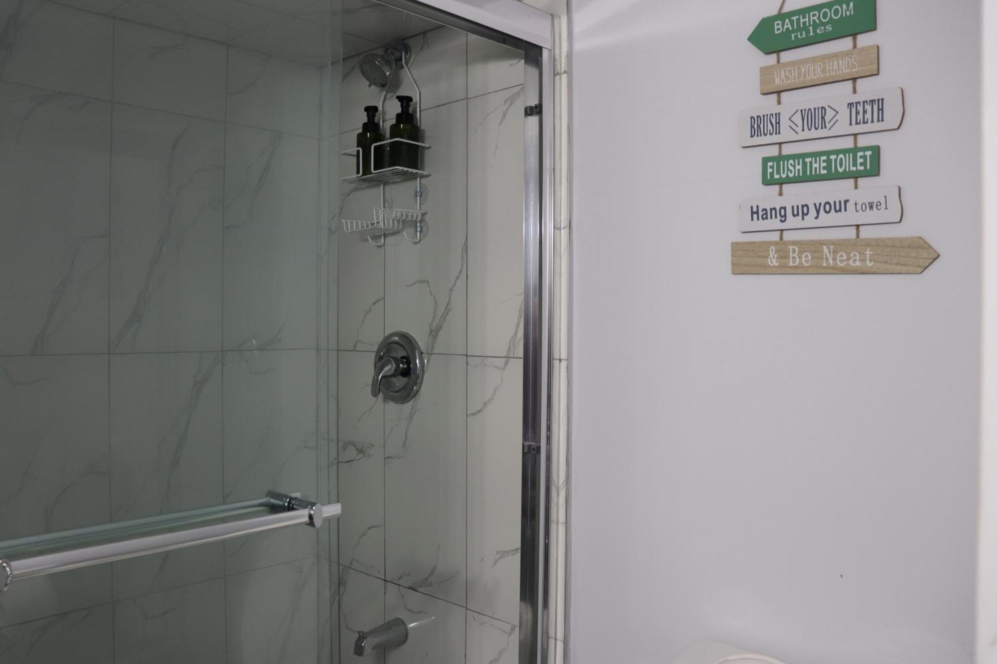 Garden 2 Bedroom Apt - Free Parking Wifi Laundry Workstation Brampton Exterior photo